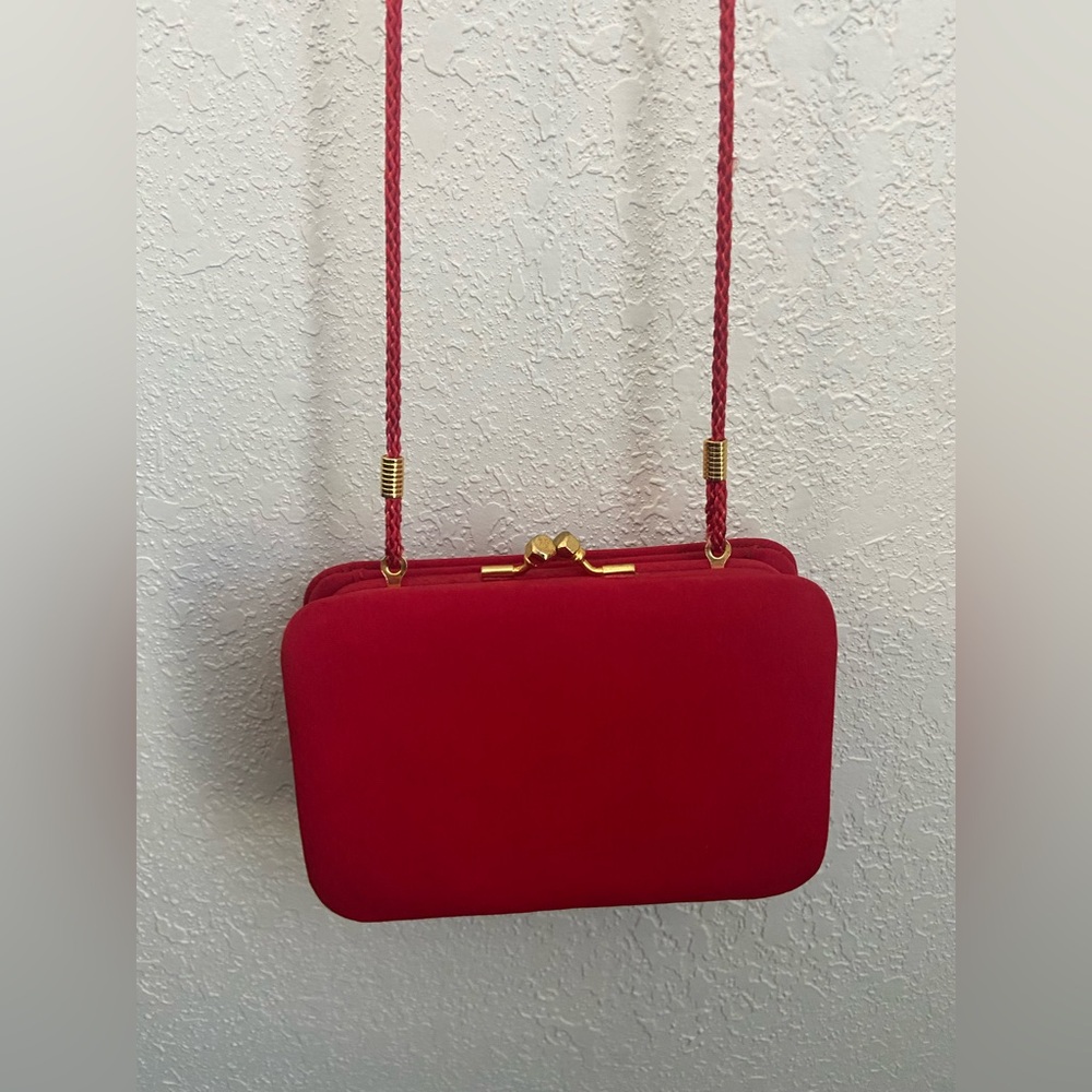 Vintage Elegant Red Clutch/ Crossbody Bag Gold Tone Hardware - Picture 4 of 16